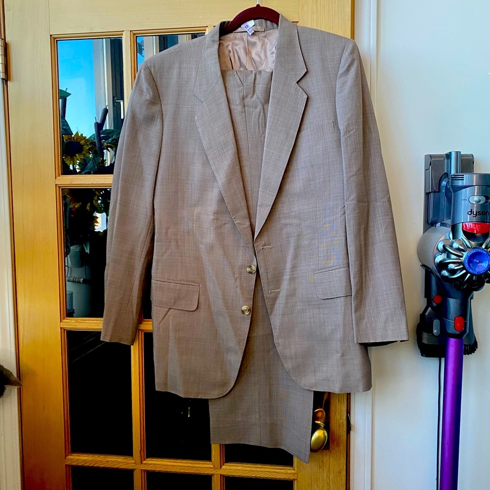 Mens custom Baron Kays Taylor suit light weight fabric in perfect condition